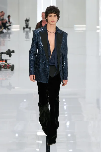 Look 48